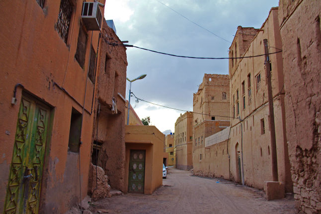 Straße im Oasendorf al Hamra im Oman 